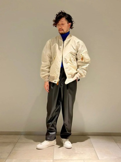 コーデ7：ホワイト×合皮パンツ