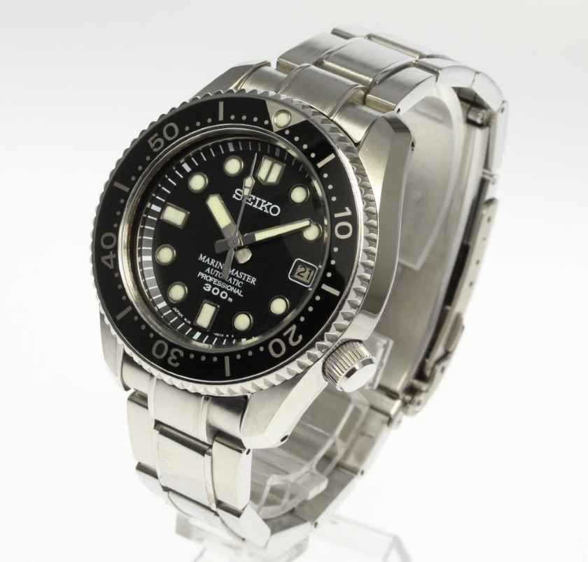 300m防水やルミブライトなど本格装備も魅力