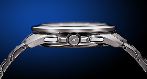 ④チタン素材＋サファイアガラス