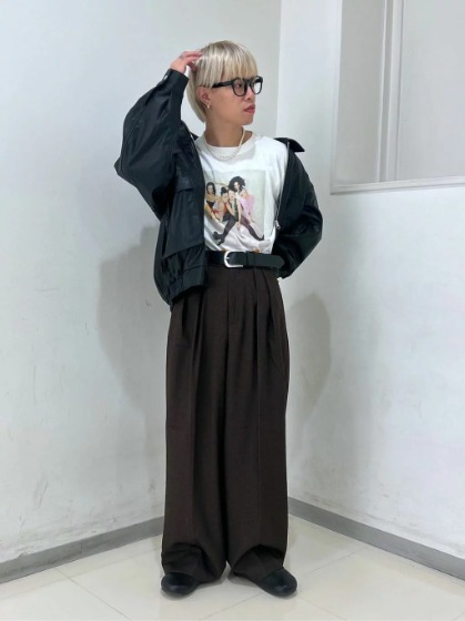 ロゴTシャツ×ショート丈ジャケット