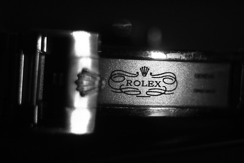 ロレックスのスーパーコピー・偽物⑦ブレス部の王冠の彫り込み