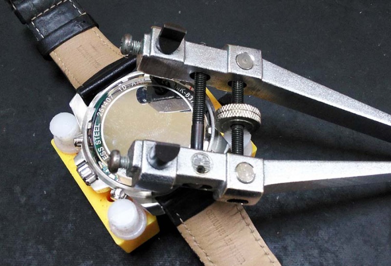 マイケルコースの電池交換 オンライン購入品は修理できる？