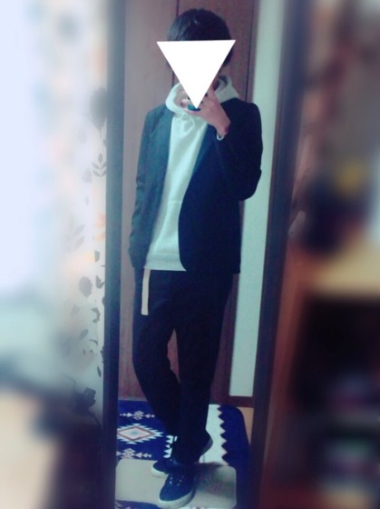 コーデ3：ブラックジャケット×ベージュ