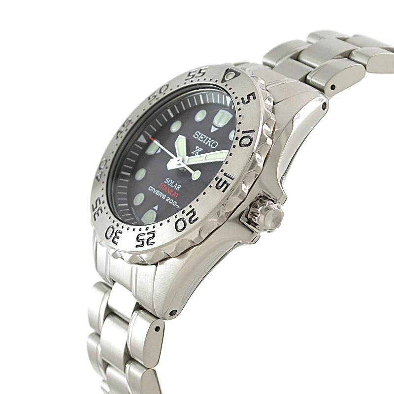 セイコーの高機能ソーラー搭載