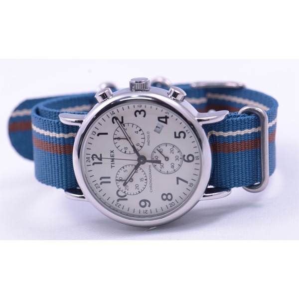 ③アイボリー×ブルー・ピンク系