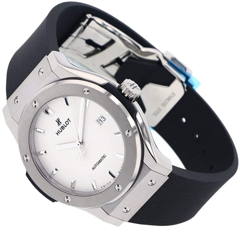 高級ケースにラバーストラップを採用した仕様