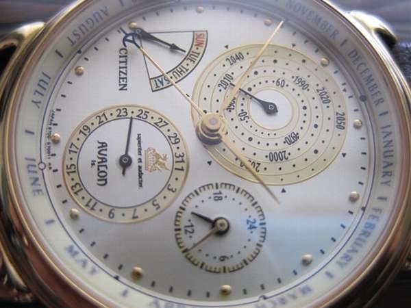 STEP1：リューズを2段引き3つのボタンを長押し