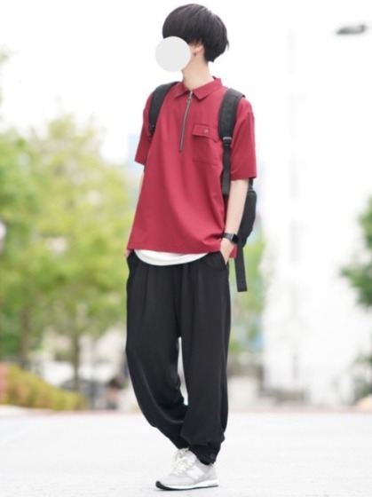 コーデ2：レッドTシャツ×グレー