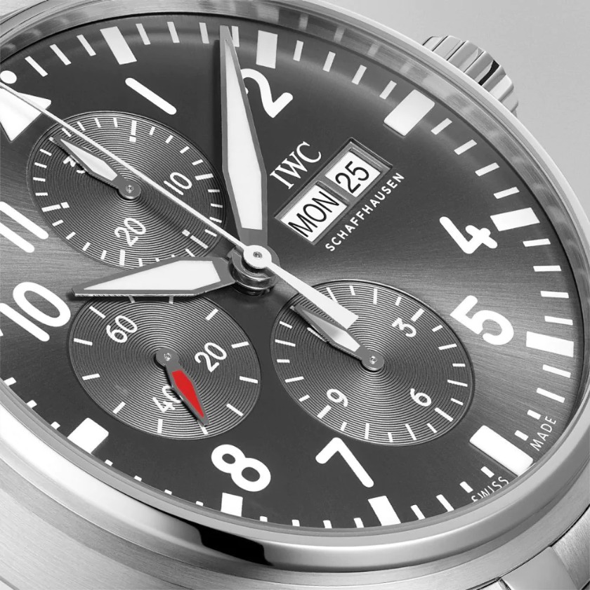 チャーミングな赤い秒針