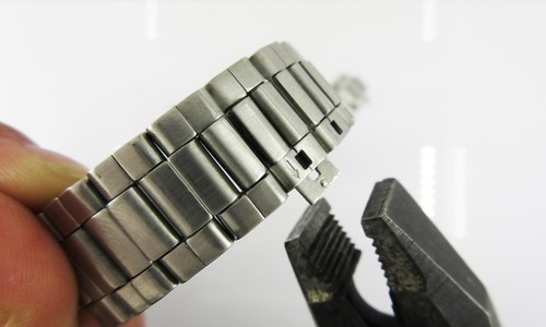 板バネタイプのバンド交換法