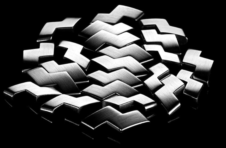 タグホイヤーのリンクはS型ブレスが個性的なモデル