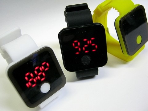 ダイソーの腕時計：アップルウォッチ風腕時計