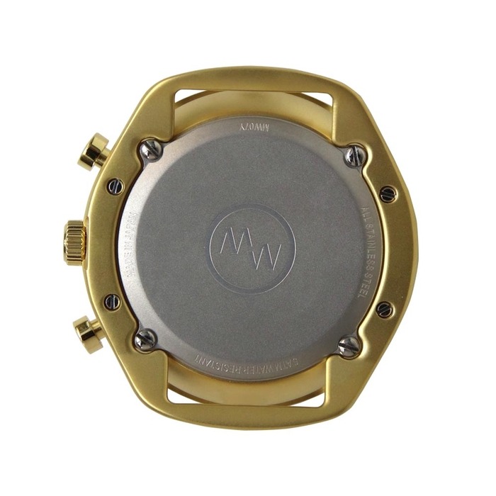 磨き分けた部品を組み立てている