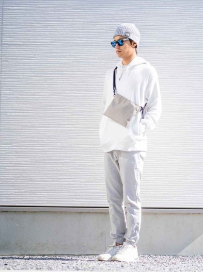 コーデ1：パーカー×無印サコッシュ