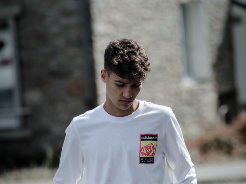 シンプルなTシャツはメンズコーデの基本？