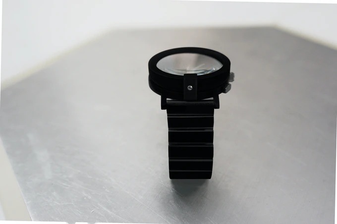 究極の黒いクロノグラフ”Blackest3”で新しい色の世界を体験