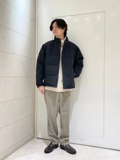 黒×ハイネックセーター