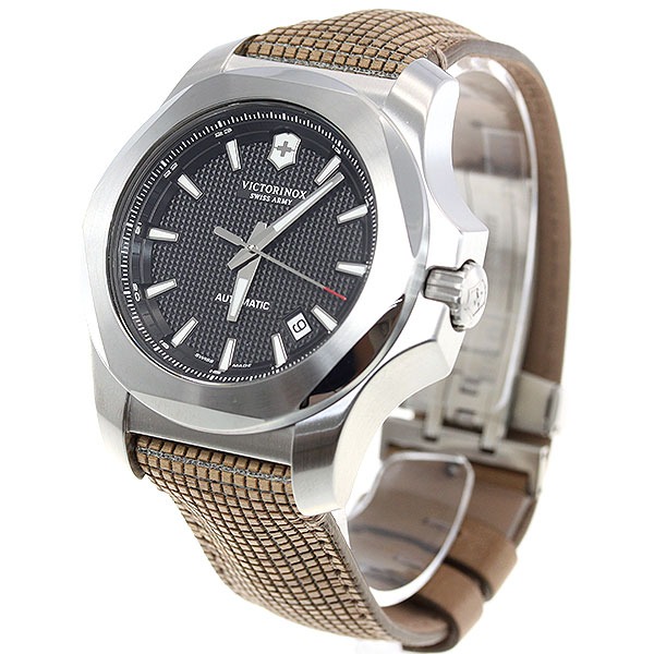 厚さ約14mmの重厚感