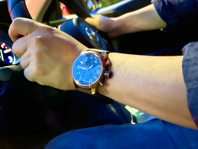 ELEGANTSISは無骨でタフな腕時計