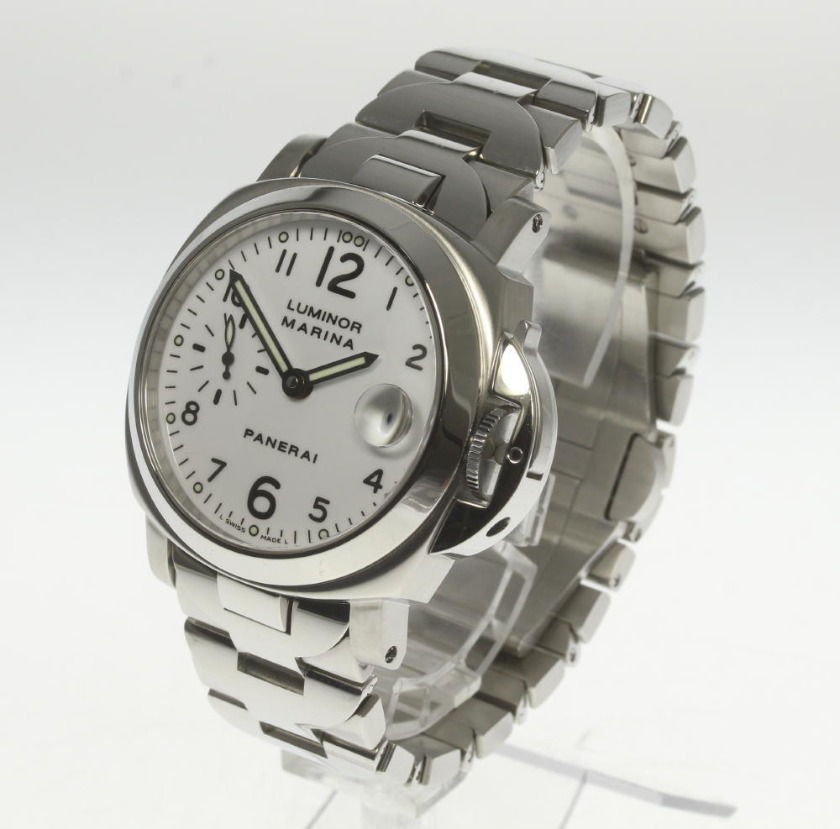 白ダイヤルは優しい印象あり