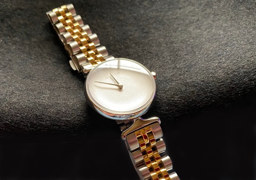 曲線とシャープさが共存した美しいデザイン