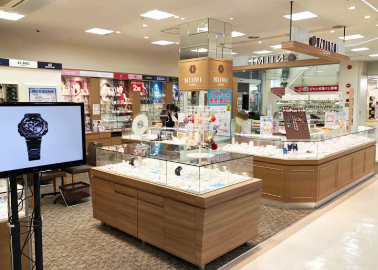西尾市の時計店：ニイミクオーレ 西尾シャオ店