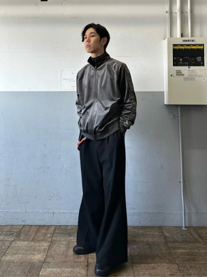 アディダス黒セットアップ×Tシャツ