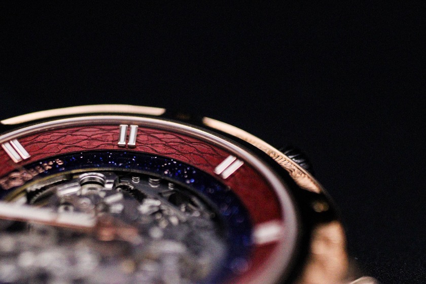 ①高級大理石に施された美しい彫刻