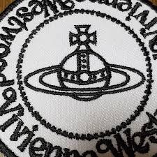 ヴィヴィアンウエストウッドの腕時計②印象的なロゴ