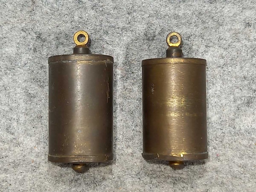 ①テンプと分銅の重さで速さを調節