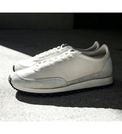 ブルーオーバーのスニーカーとは？人気の4つの理由