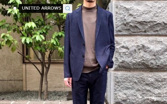 コーデ4：ネイビー×ベージュニット