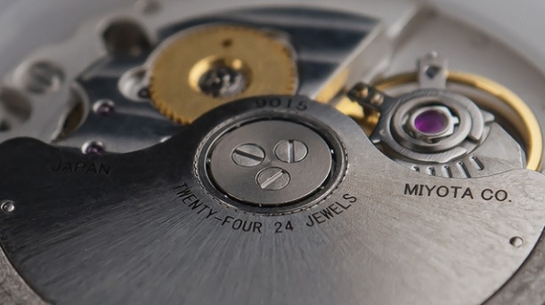 ②こだわりのハイビートムーブメント