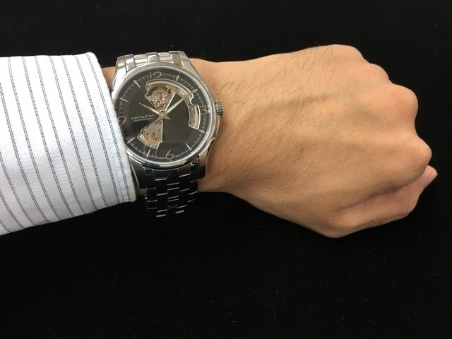 ケースサイズ･厚さはスーツにも最適