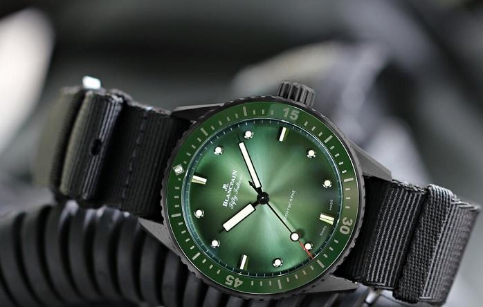 フィフティファゾムス新作モデル一覧