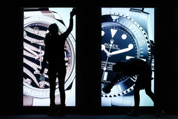 ①時計会社・工房に弟子入りする