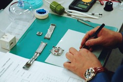 時計修理技能者がいる