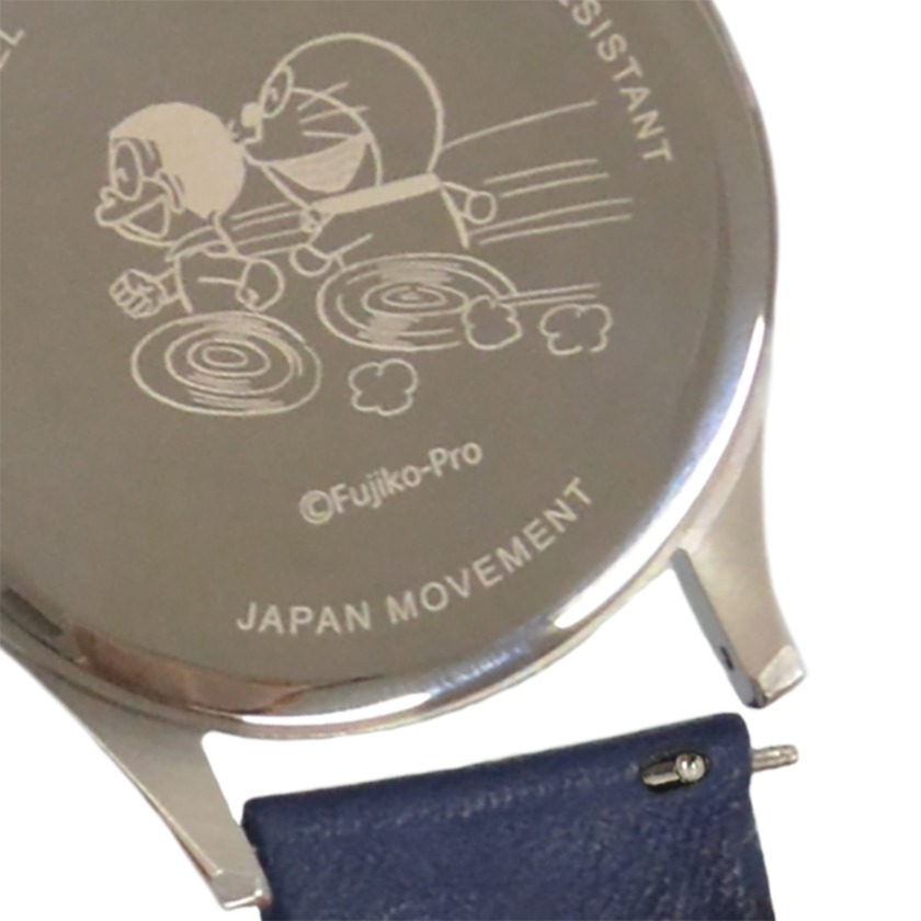 裏蓋にはおなじみのドラえもんとのび太のイラストが刻印