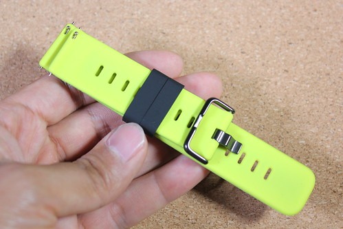 STEP5：シリコンバンドをはめる