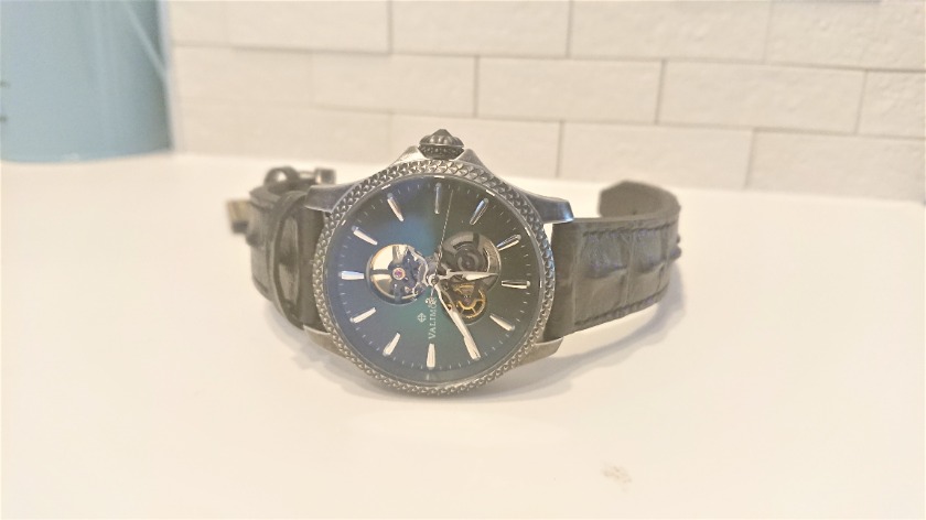 スイス製機械式ムーブメント搭載のVALIMOR Makaidos