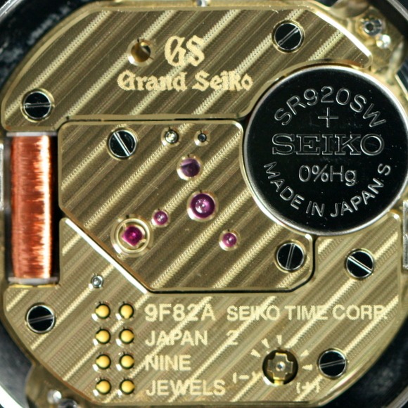 9Fクォーツムーブ搭載の高級モデル