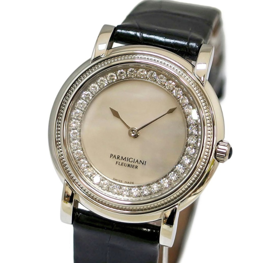 1996年ブランドを設立し誕生