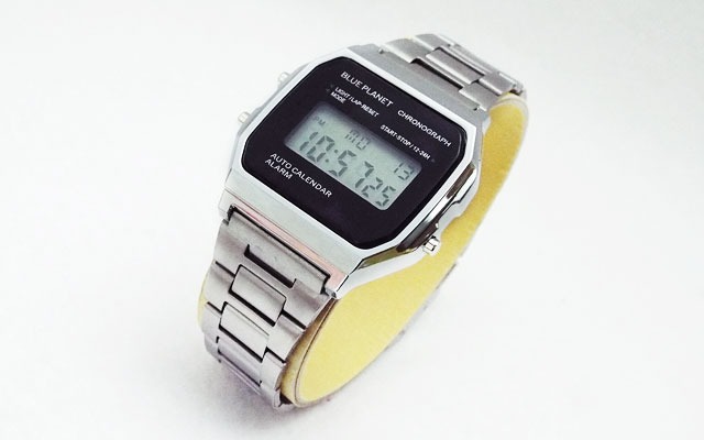 ダイソーの腕時計：メタルな質感ウォッチ