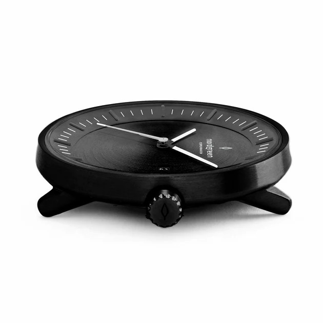 オールブラックの腕時計の人気が高まっている理由