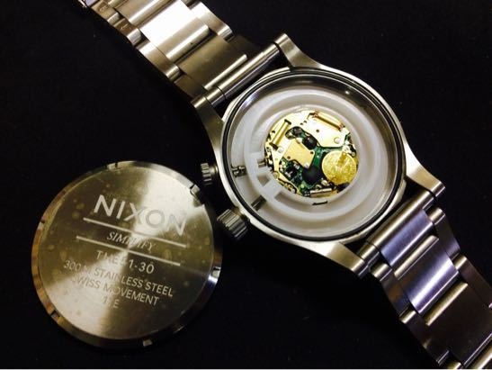 NIXON51-30の電池交換方法と値段を紹介
