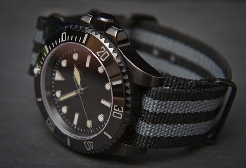 ロレックス"サブマリーナー"の買取業者は質店から専門店まで幅広い