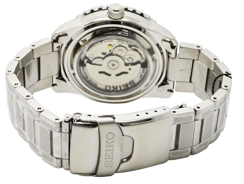 ムーブメントは自動巻きの7S36