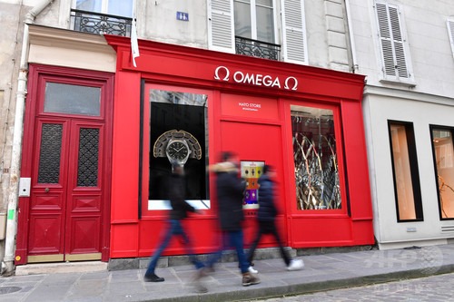 オメガ公認の修理業者もある