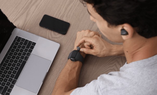 wearbudsは音楽や電話、各種通知が受け取れる優れた時計