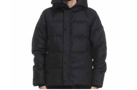 3位：カナダグース ダウンジャケット